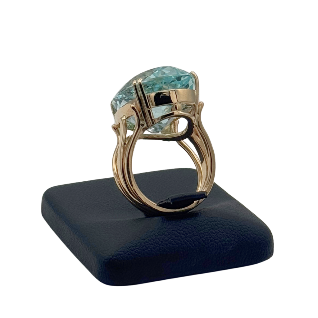 Vintage 14k Yellow Gold Triple Split Shank Aquamarine Ring