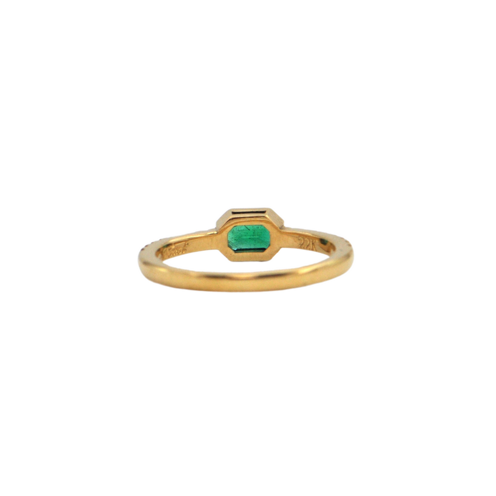 Daisy Exclusive Emerald and Diamond 22K Yellow Gold Ring + Montreal Estate Jewelers